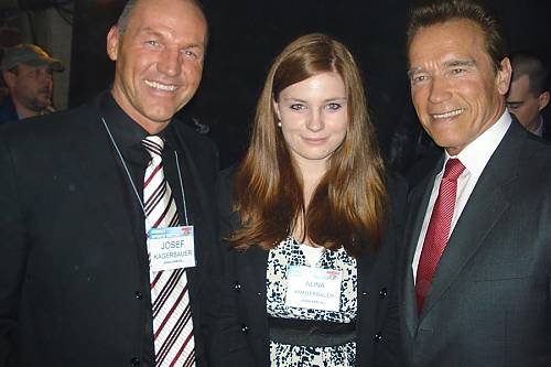 Josef Kagerbauer und seine Tochter Alina mit „The Terminator“ Arnold Schwarzenegger. He will be back!